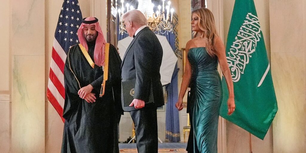 ميلانيا ترامب تثير الجدل بفستان أخضر في مأدبة البيت الأبيض مع محمد بن سلمان صور" 2026