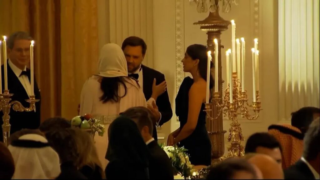 قبلة بين السفيرة السعودية ريما بنت بندر ونائب ترامب تشعل "الترند" "فيديو وصور" 2026