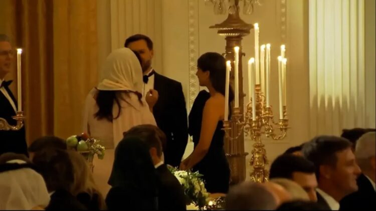 قبلة بين السفيرة السعودية ريما بنت بندر ونائب ترامب تشعل "الترند" "فيديو وصور" 2026