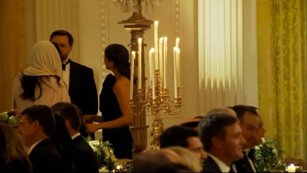 قبلة بين السفيرة السعودية ريما بنت بندر ونائب ترامب تشعل "الترند" "فيديو وصور" 2026