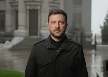 زيلينسكي في مأزق "الكرامة والشراكة": خطة ترامب تضع أوكرانيا أمام خيار صعب 2025