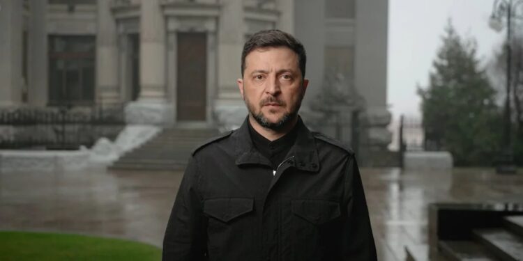 زيلينسكي في مأزق "الكرامة والشراكة": خطة ترامب تضع أوكرانيا أمام خيار صعب 1 زيلينسكي في مأزق "الكرامة والشراكة": خطة ترامب تضع أوكرانيا أمام خيار صعب 2025