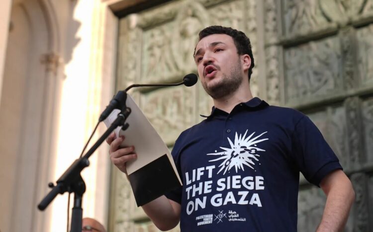 ناشط فلسطيني يرفع دعوى قضائية ضد إدارة ترامب بعد اعتقاله ويكشف تورط جماعات مؤيدة لإسرائيل فى مطاردته 1 ناشط فلسطيني يرفع دعوى قضائية ضد إدارة ترامب بعد اعتقاله ويكشف تورط جماعات مؤيدة لإسرائيل فى مطاردته 2025