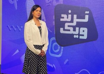 فستان عهد ياسين يهز اليمن… جدل ظهور المذيعات بدون حجاب يشغل معركة إخوانية ليبرالية 2025