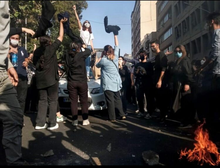 عام العنف في إيران: مقتل ١١٠ إمرأة و انتهاكات صادمة ضد النساء والأقليات الجندرية في كل المحافظات 1 عام العنف في إيران: مقتل ١١٠ إمرأة و انتهاكات صادمة ضد النساء والأقليات الجندرية في كل المحافظات 2025