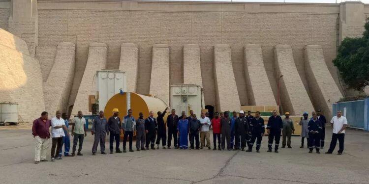 بعد احتجاجات وتصعيد: وعود بتطبيق الحد الأدنى للأجور تنهي اعتصام عمال محطات كهرباء أسوان 2025