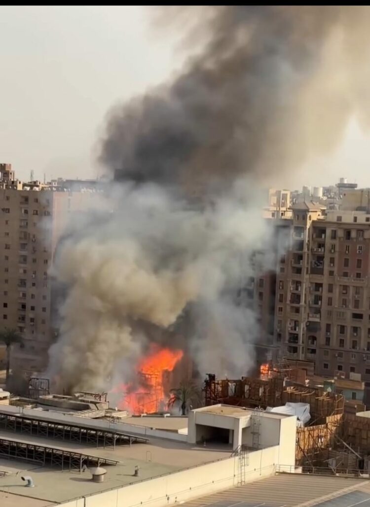 بالصور …حريق ضخم يلتهم الديكورات الخشبية بأستديو مصر أحد اعرق وأقدم الاستديوهات في العالم 2026