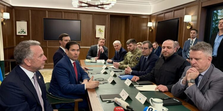 اجتماع حاسم في فلوريدا: أوكرانيا وأمريكا تناقشان "الأراضي والضمانات الأمنية" لإنهاء الحرب 2026