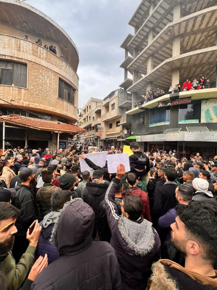 انتفاضة الساحل السوري: آلاف العلويين يطالبون بالفيدرالية.. وسلطة الشرع تواجه الاحتجاجات بالرصاص الحي والاعتقالات "فيديو" 2026