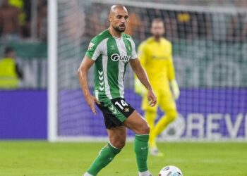 رصاصة من منتصف الملعب… ميغيل رودريغيز يشعل ليلة بيتيس وأوتريخت في الدوري الأوروبي 2025