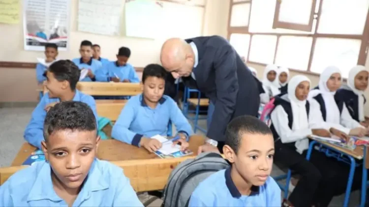 "10 يناير ساعة الصفر ماراثون امتحانات نصف العام ينطلق فى مدارس مصر 2026" 2025