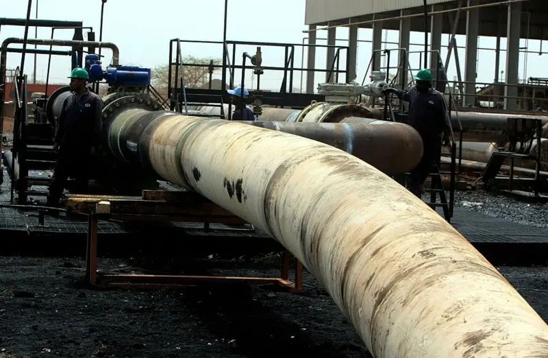 قوات الدعم السريع تعلن سيطرتها على أهم حقول النفط السودانيه "هجليج " وانسحاب غامض للجيش فى السودان 2 قوات الدعم السريع تعلن سيطرتها على أهم حقول النفط السودانيه "هجليج " وانسحاب غامض للجيش فى السودان 2025