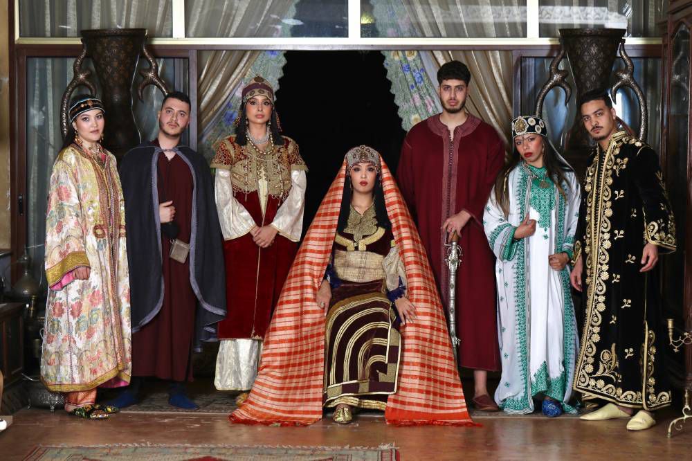 القفطان المغربي : أول لباس شعبي عربي يُدرج في قائمة التراث العالمي لليونسكو 3 القفطان المغربي : أول لباس شعبي عربي يُدرج في قائمة التراث العالمي لليونسكو 2025