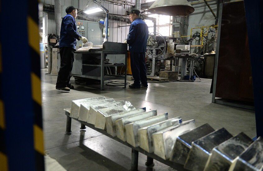 الذهب يرتفع والفضة تحطم الأرقام القياسية: أسواق المعادن في حالة صعود غير مسبوق 2 الذهب يرتفع والفضة تحطم الأرقام القياسية: أسواق المعادن في حالة صعود غير مسبوق 2025