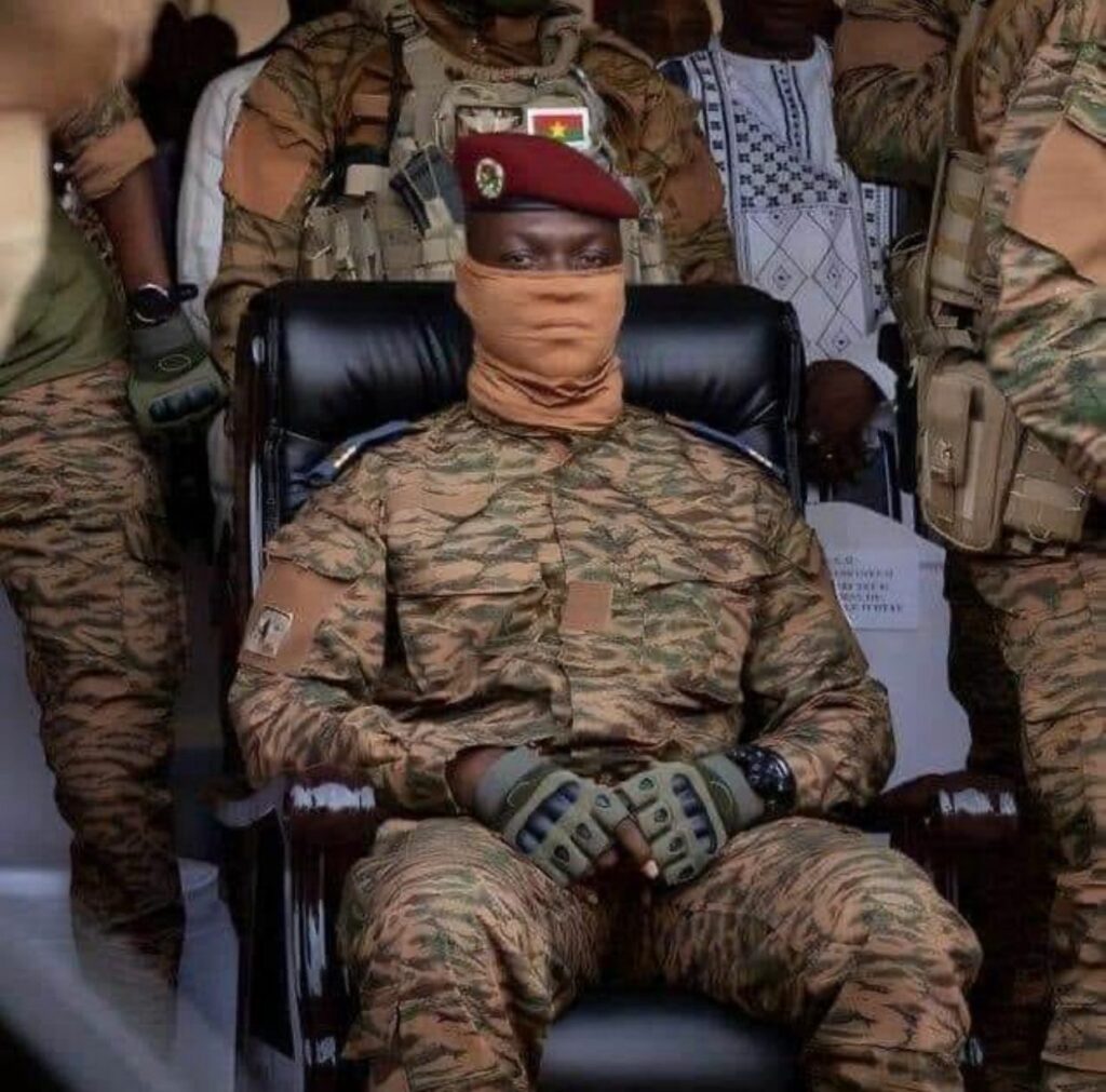 إبراهيم تراوري: أصغر رئيس دولة في العالم ووجه جديد للقيادة الأفريقية 2 إبراهيم تراوري: أصغر رئيس دولة في العالم ووجه جديد للقيادة الأفريقية 2025