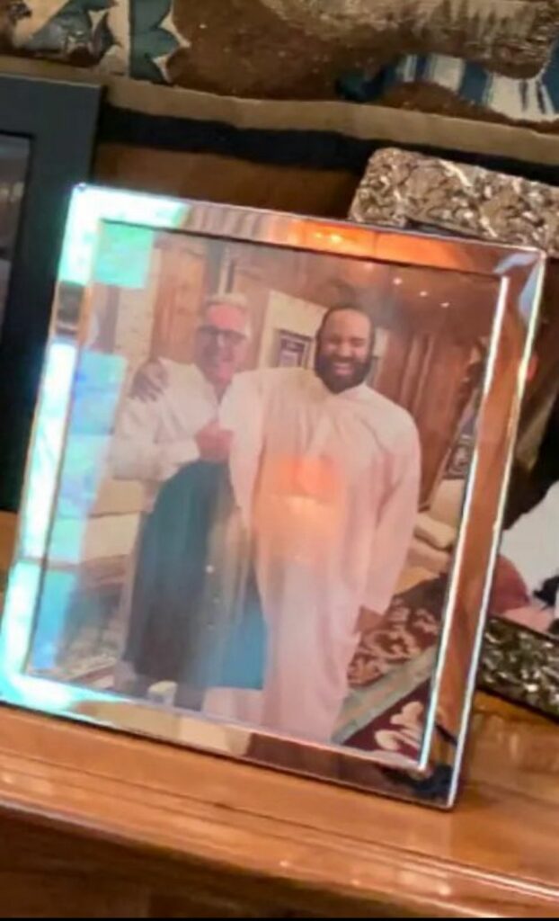 فضيحة إبستين تتوسع: وزارة العدل الأمريكية تسحب ملفات صادمة تظهر فيها شخصيات عربية وعالمية بارزة 2025