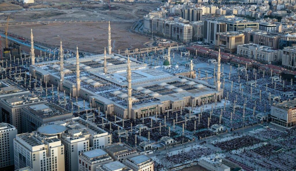 الهيئة العامة للحرمين تكشف أرقام الزوار والمعتمرين: أكثر من 68 مليون زائر ومعتمر خلال شهر: إقبال قياسي وخدمات متطورة لضيوف الرحمن 2025