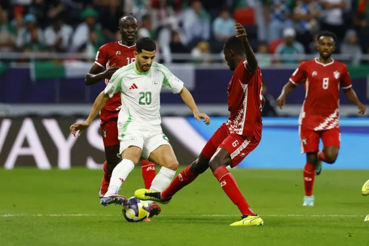 الجزائر تعود من باب السودان: هل يكفي فوز ثلاثية محرز لمحو شبح الخروج المبكر من الكان؟ 2025