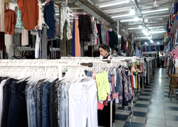 الحكومة المصرية تخنق فقراء الشتاء: هل تُعدم البالة لصالح مصانع الكبار؟ 2025