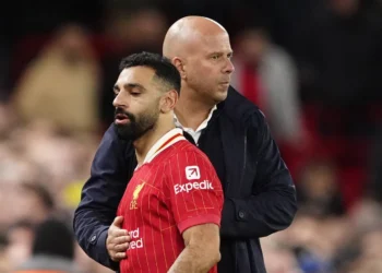 صلاح يتمرّد وسلوت يراهن على هيبته: هل يشاهد أنفيلد نهاية أسطورة الرقم 11؟ 4 صلاح يتمرّد وسلوت يراهن على هيبته: هل يشاهد أنفيلد نهاية أسطورة الرقم 11؟ 2025