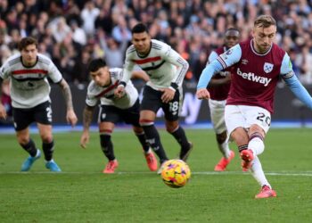 "يونايتد يعود للحياة على جثة الهامرز.. لكن من يحاسب إدارة أهملت الفريق حتى صار يخشى وست هام؟" 2025