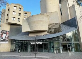 السينما الفرنسية تغلق أبوابها لشهر كامل بسبب حشرة البق 2025