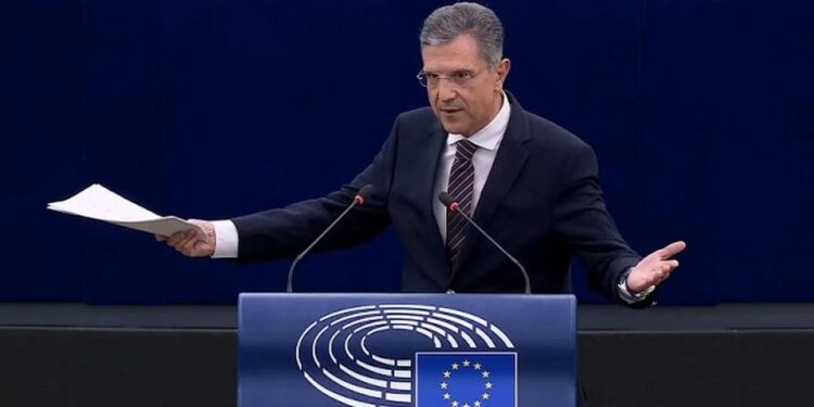 نائب أوروبي للمفوضية: "هل ستسلحون تركيا التي تهدد اليونان؟" ويطالب باستبعادها من InvestEU 1 نائب أوروبي للمفوضية: "هل ستسلحون تركيا التي تهدد اليونان؟" ويطالب باستبعادها من InvestEU 2025