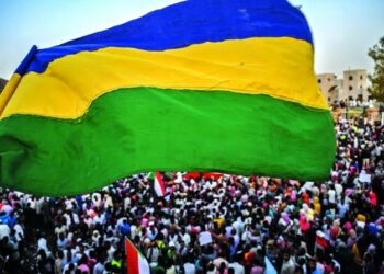 نهاية القومية العربية.. اقتراح البرهان العودة إلى علم الاستقلال يشعل جدلا سياسيا واجتماعيا في السودان 2025