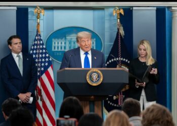 ترامب يهاجم المهاجرين الصوماليين… وغضب شعبي في مقديشو: “بلادنا ليست نتنة!” 2025