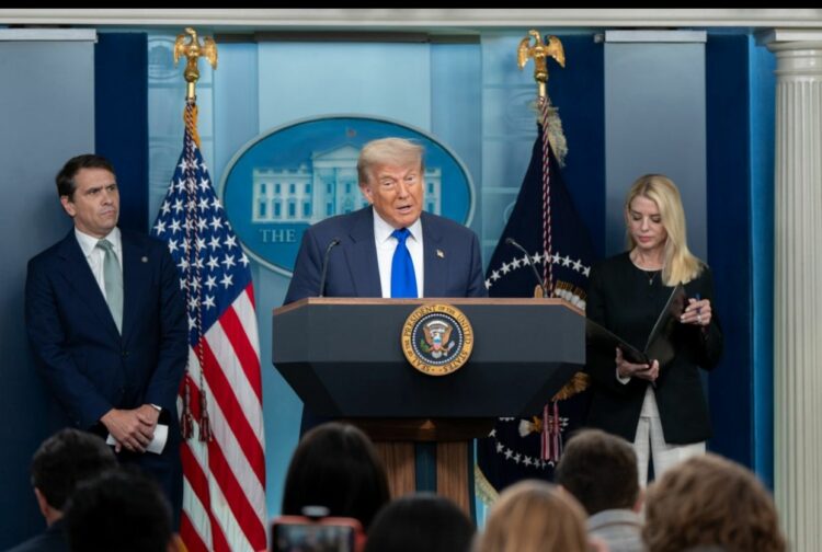 ترامب يهاجم المهاجرين الصوماليين… وغضب شعبي في مقديشو: “بلادنا ليست نتنة!” 1 ترامب يهاجم المهاجرين الصوماليين… وغضب شعبي في مقديشو: “بلادنا ليست نتنة!” 2025