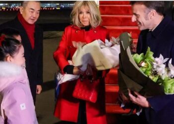 ماكرون في بكين لـ "قلب الطاولة": فرنسا تسعى لجذب استثمارات الصين وتكنولوجياتها وتقر بتفوقها 2025