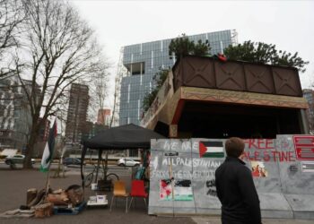 سلسلة من الاعتداءات على السفارات فى بريطانيا : اعتداء على سفارة فلسطين بلندن وأعمال تخريبيه وملصقات مؤيدة لإسرائيل 2025