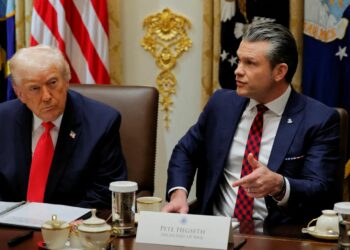 البنتاجون يبرئ وزير الدفاع هغسيت من تسريب خطط الضربات على اليمن عبر تطبيق Signal 2025