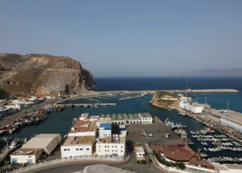 المغرب يلجأ لتحلية مياه البحر لمواجهة الجفاف: خطة طموحة لتأمين ٦٠% من مياه الشرب بحلول ٢٠٣٠ 2025