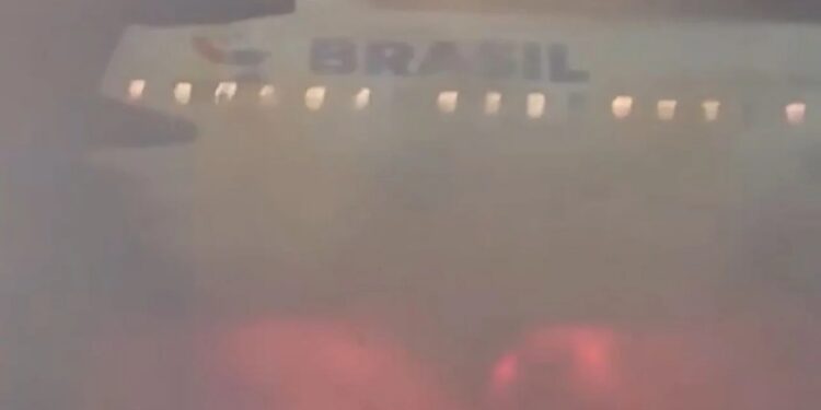 ذعر على متن طائرة في البرازيل.. النيران تشتعل في "إيرباص A320" قبل الإقلاع بـ 180 راكباً "فيديو" 2025
