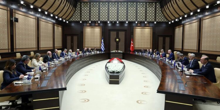 دبلوماسية نزع فتيل الأزمات: ميتسوتاكيس يؤكد أهمية قنوات الاتصال المفتوحة قبل لقاء أردوغان 2026 2026