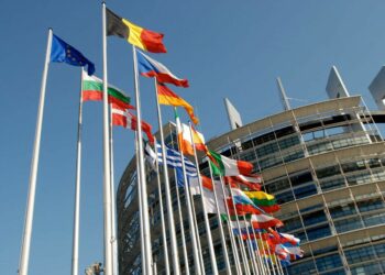 فايننشال تايمز: خطة أوروبا لاستخدام الأصول الروسية المجمّدة لتمويل أوكرانيا تهدد مكانة اليورو عالميًا 9 فايننشال تايمز: خطة أوروبا لاستخدام الأصول الروسية المجمّدة لتمويل أوكرانيا تهدد مكانة اليورو عالميًا 2025