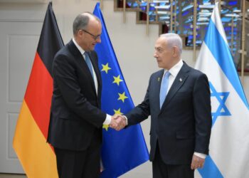 نتنياهو بعد لقائه ميرتس: “خطة غزة تقترب من الدخول في المرحلة الثانية” وخطوة جديدة لنزع سلاح حماس 2 نتنياهو بعد لقائه ميرتس: “خطة غزة تقترب من الدخول في المرحلة الثانية” وخطوة جديدة لنزع سلاح حماس 2025