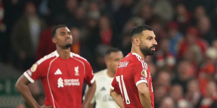 "ألقاه تحت الحافلة": سلوت يستبعد محمد صلاح من قمة ليفربول إنتر ميلان وسط انهيار علني للعلاقة 2025