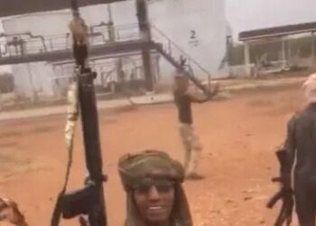 قوات الدعم السريع تعلن سيطرتها على أهم حقول النفط السودانيه "هجليج " وانسحاب غامض للجيش فى السودان 2025