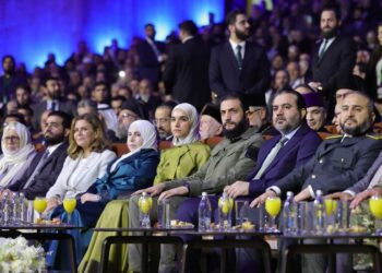 دموع الرئيس السورى احمد الشرع وعقيلته.. لحظات مؤثرة لسماع معاناة السوريين من نظام الأسد ؛؛ شاهد الفيديو 📹 2025