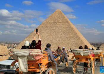 مشروع عالمى ضخم حول الأهرامات… هل تحتفظ المنطقة بهويتها بعدها أم مجرد واجهة استثمارية تطمس التراث 2 مشروع عالمى ضخم حول الأهرامات… هل تحتفظ المنطقة بهويتها بعدها أم مجرد واجهة استثمارية تطمس التراث 2025