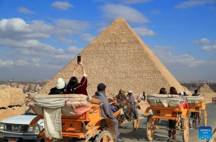 مشروع عالمى ضخم حول الأهرامات… هل تحتفظ المنطقة بهويتها بعدها أم مجرد واجهة استثمارية تطمس التراث 1 مشروع عالمى ضخم حول الأهرامات… هل تحتفظ المنطقة بهويتها بعدها أم مجرد واجهة استثمارية تطمس التراث 2025