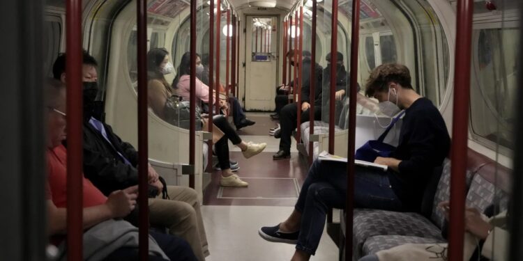 "الوباء الوشيك": فيروس H3N2 المنتشر من الصين يصبح الأكثر شيوعاً في بريطانيا وروسيا 1 "الوباء الوشيك": فيروس H3N2 المنتشر من الصين يصبح الأكثر شيوعاً في بريطانيا وروسيا 2025