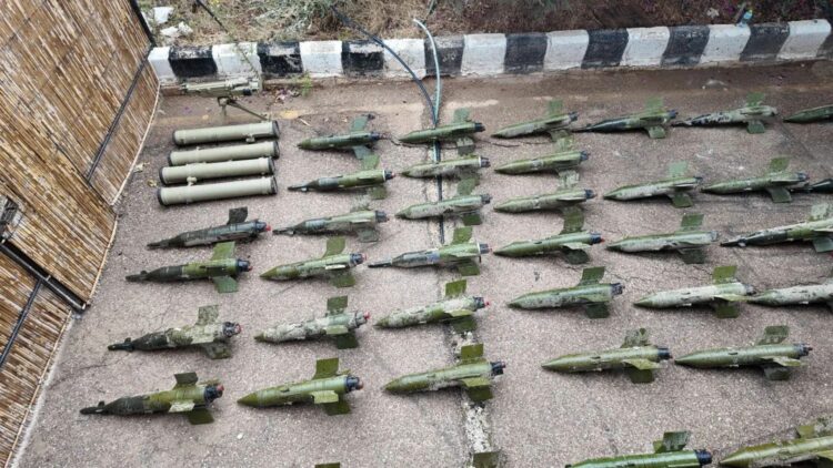 الجيش السوري يوقف صفقة تهريب أسلحة كبيرة…صواريخ «مالوتكا» و«ميتيس» في قبضة الأمن 1 الجيش السوري يوقف صفقة تهريب أسلحة كبيرة…صواريخ «مالوتكا» و«ميتيس» في قبضة الأمن 2025