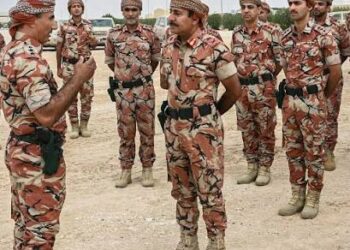 صدمة المهرة: قائد الجيش العُماني يظهر على الحدود اليمنية بالتزامن مع سيطرة الانتقالي 2 صدمة المهرة: قائد الجيش العُماني يظهر على الحدود اليمنية بالتزامن مع سيطرة الانتقالي 2025