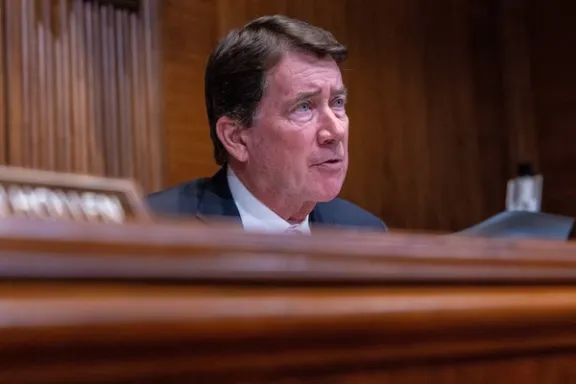 سيناتور أمريكي يحذّر من النفوذ الإيراني في لبنان ويطالب بمواجهة حزب الله بشكل عاجل 1 سيناتور أمريكي يحذّر من النفوذ الإيراني في لبنان ويطالب بمواجهة حزب الله بشكل عاجل 2025