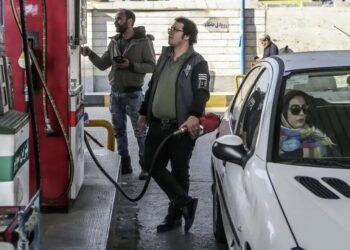 بنزين بثلاثة أسعار يهز الشارع الإيراني ومخاوف من سيناريو احتجاجات 2019 3 بنزين بثلاثة أسعار يهز الشارع الإيراني ومخاوف من سيناريو احتجاجات 2019 2025