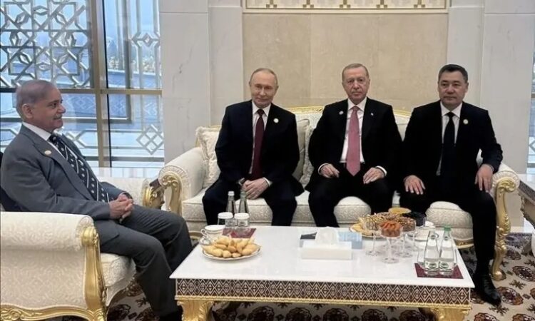 جدل "الفخ الهندي": موسكو تتراجع عن خبر "اقتحام" رئيس وزراء باكستان لاجتماع بوتين وأردوغان "فيديو" 1 جدل "الفخ الهندي": موسكو تتراجع عن خبر "اقتحام" رئيس وزراء باكستان لاجتماع بوتين وأردوغان "فيديو" 2025