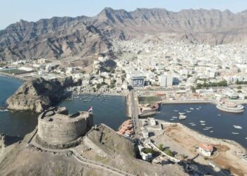 اليمن : وصول فريق سعودي-إماراتي إلى عدن لتهدئة التوتر وعودة قوات الانتقالي إلى مواقعها السابقة 2025